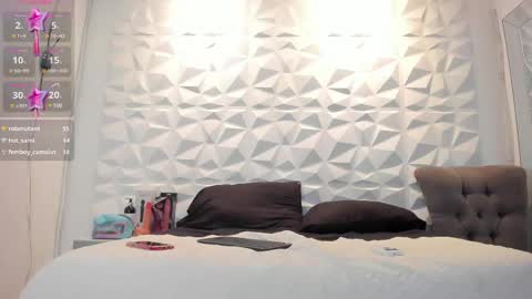 sophie online show from March 8, 6:30 am