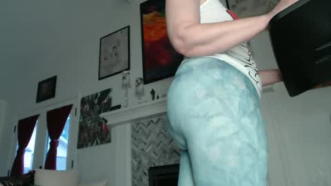 Aurora Willows online show from February 15, 1:49 pm