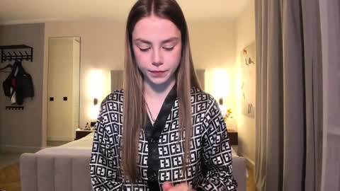 Lily 3 online show from December 13, 7:32 pm