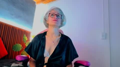 Miss Monserrate online show from February 5, 1:03 pm