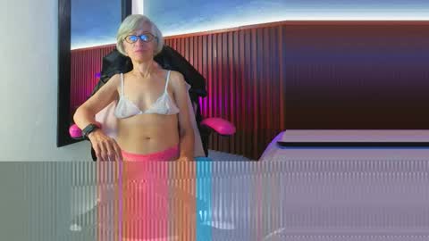 Miss Monserrate online show from February 23, 2:16 pm