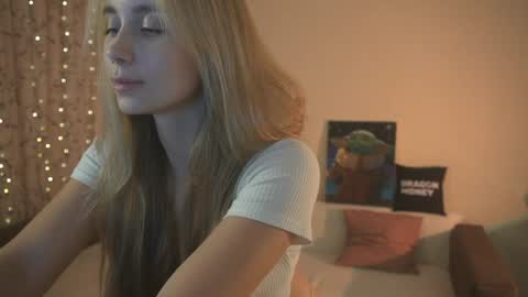 Elley  online show from January 28, 5:03 pm