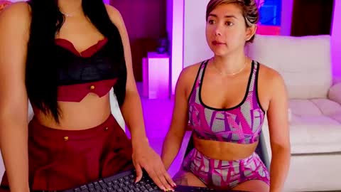 independent model online show from February 28, 9:04 am