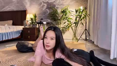 lily online show from June 16, 6:47 am