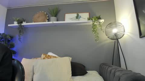  Alice  online show from February 7, 8:10 pm