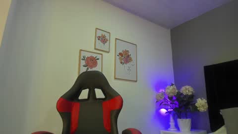  Alice  online show from December 9, 8:12 pm