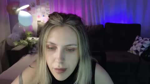 _amymoore_ online show from February 9, 2:03 am