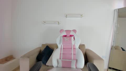    online show from October 22, 12:21 pm