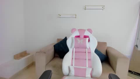    online show from November 20, 12:28 pm