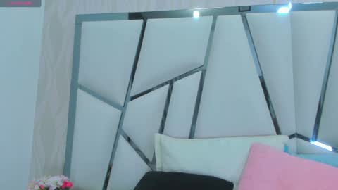 Aura online show from February 9, 3:11 am