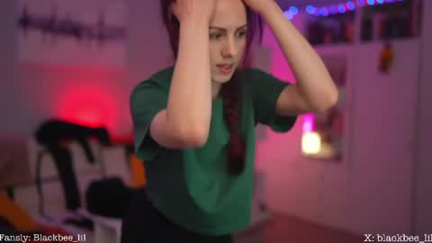 Lili online show from April 15, 8:59 am