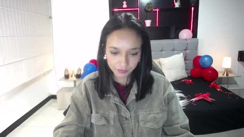 _camila_evans_ online show from February 13, 1:37 pm