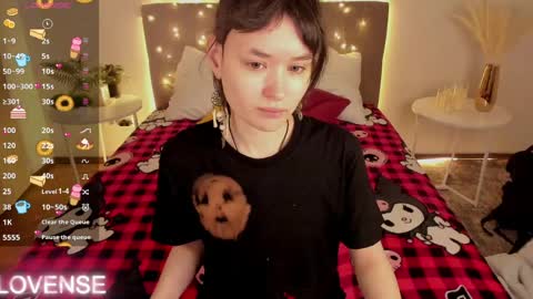 _emily__strike_ online show from April 12, 1:30 am