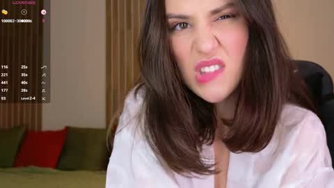 _esmeraldiyaa_ online show from February 14, 8:55 pm