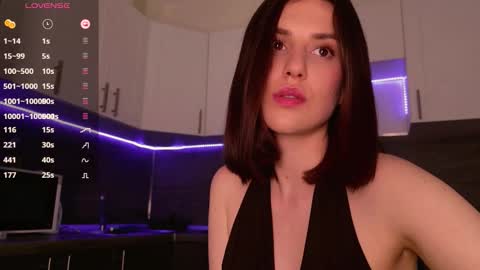 _esmeraldiyaa_ online show from November 9, 9:44 pm