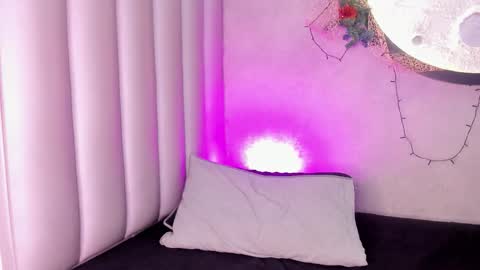 Felicity online show from December 18, 2:33 pm