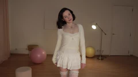 Essie  online show from October 10, 2:33 pm