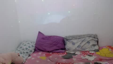 _gold_strawberry_ online show from July 19, 8:49 am