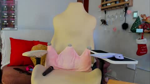 _hottie__ online show from December 17, 6:56 am