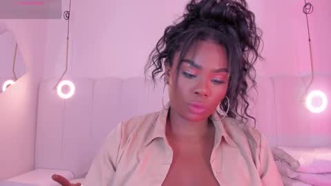 Darlis  online show from February 6, 8:01 pm