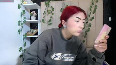 Mia online show from February 5, 1:22 pm