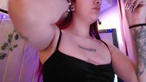 Mia online show from December 9, 1:45 pm