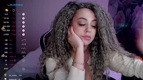 _just_a_queen_3 online show from January 4, 8:59 pm