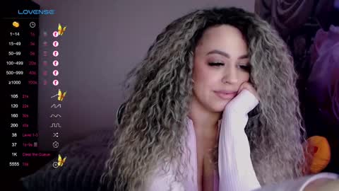 _just_a_queen_3 online show from February 24, 6:15 pm