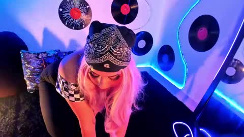 _karine01 online show from March 10, 5:22 am