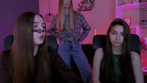 _kellykitten_ online show from April 7, 9:11 am