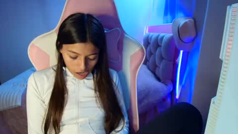 khloe sweet online show from April 21, 10:06 pm