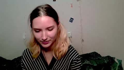 _kikiclark_ online show from October 15, 8:55 pm