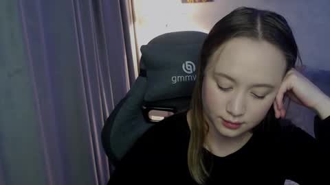 _lalune_ online show from September 22, 5:00 pm