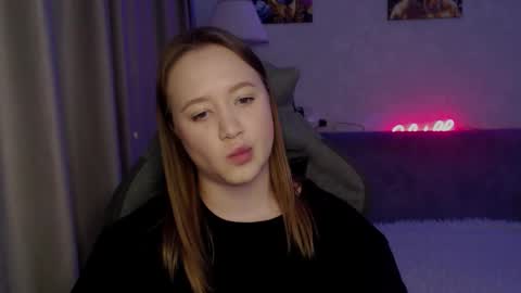 _lalune_ online show from October 8, 12:20 pm