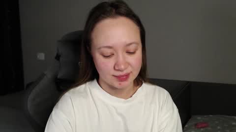 _lalune_ online show from December 18, 3:11 am