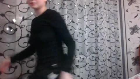 _lalune_ online show from February 15, 6:40 pm