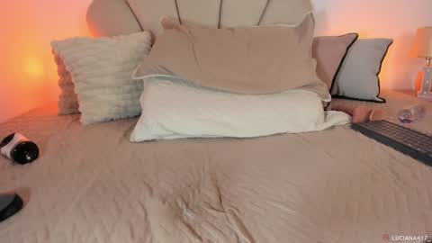 _luuciana_ online show from June 25, 5:12 am