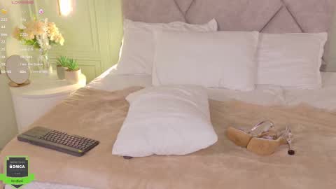 kimberley cruz online show from March 24, 1:27 pm