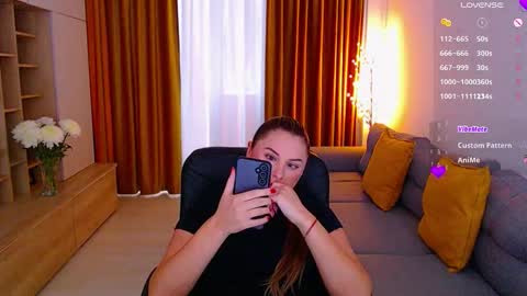 Mia online show from October 21, 9:24 am