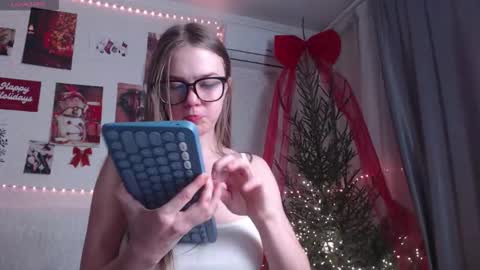 Bella online show from December 17, 4:16 am