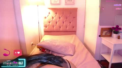 nahomi  online show from October 21, 12:03 am