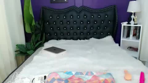 jenny claire online show from April 8, 8:05 am