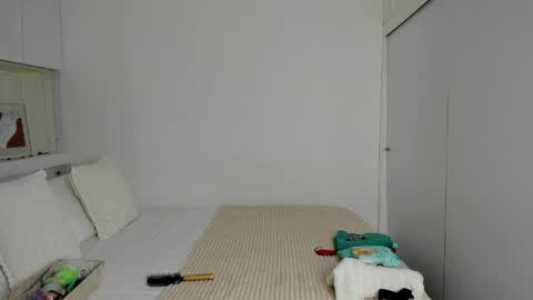 independent model natha online show from March 17, 6:39 am