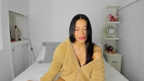 independent model natha online show from September 19, 7:07 am