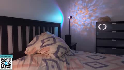 Mia with a big heart  online show from September 10, 1:44 pm