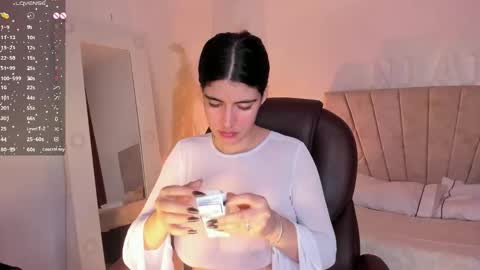 Niah  You can call me Ni or cutie haha online show from February 10, 9:25 pm