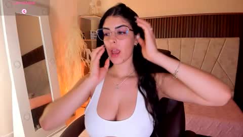 Niah  You can call me Ni or cutie haha online show from October 1, 9:09 pm