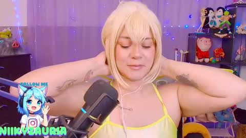 niiky online show from February 9, 4:09 pm