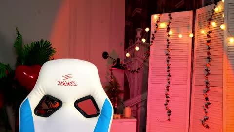 im Amy online show from February 12, 6:15 am