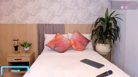 _samantagomez online show from July 7, 12:08 pm